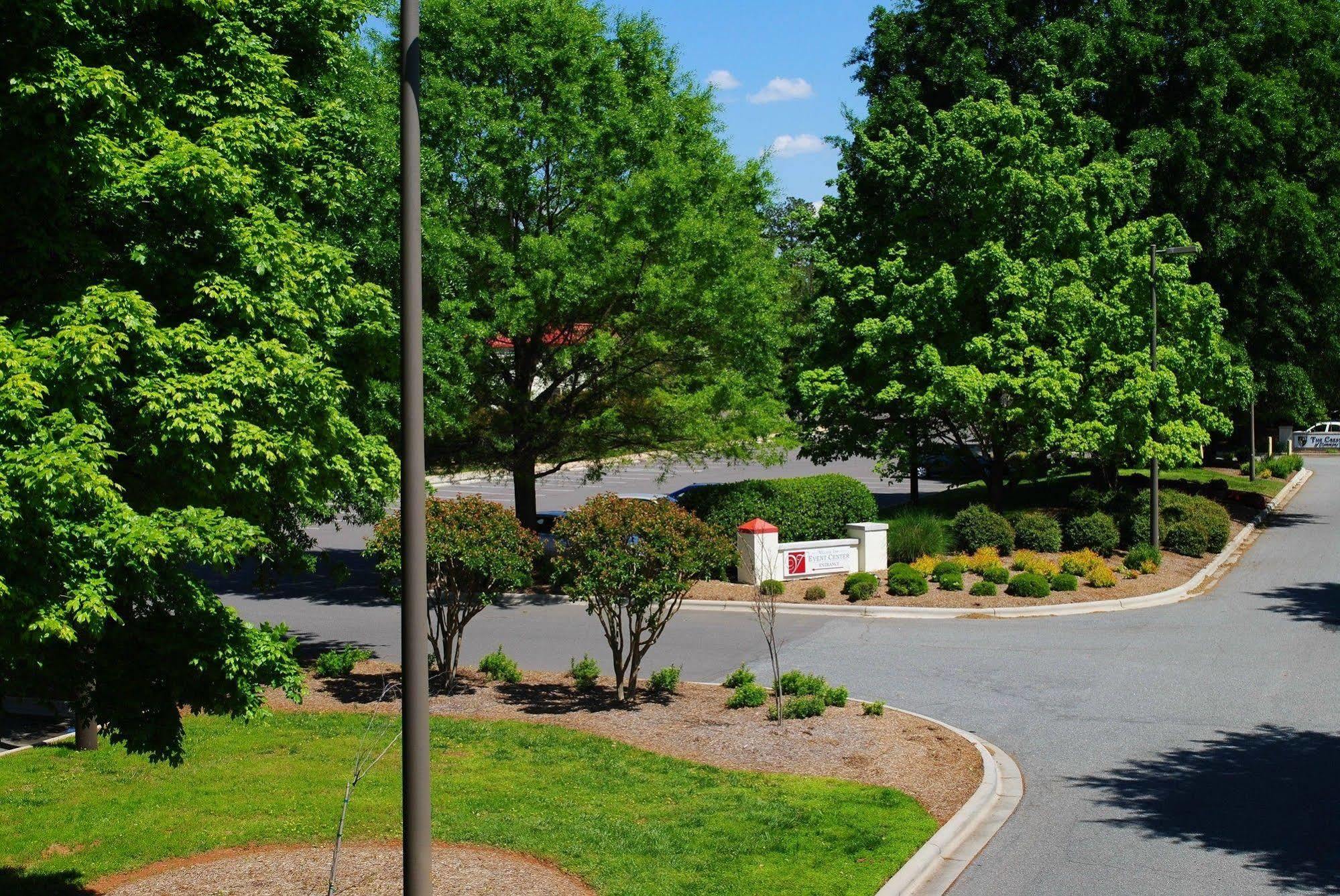Village Inn Clemmons-Winston Salem, Trademark By Wyndham Exterior photo